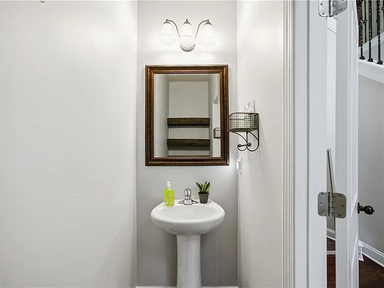 1268 Mitford Ln — Photo 16