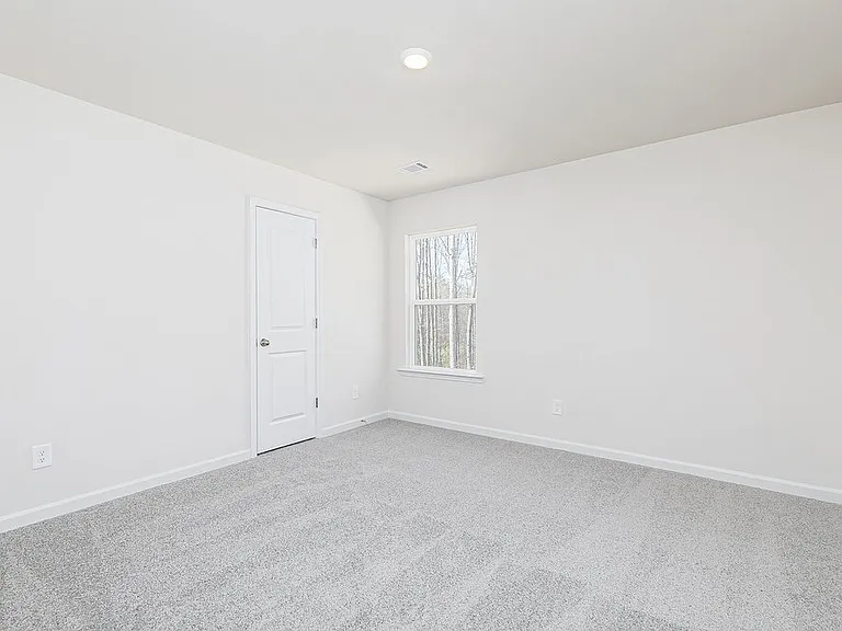 664 Mackenzie Cv — Photo 17
