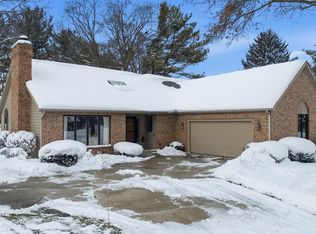 51151 Huntington Ln, Granger, IN 46530