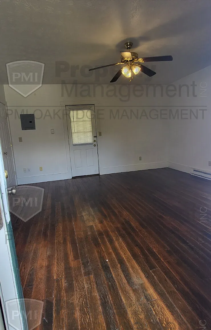 Studio, 1.0 bath, 350 sqft, $699 — Photo 4