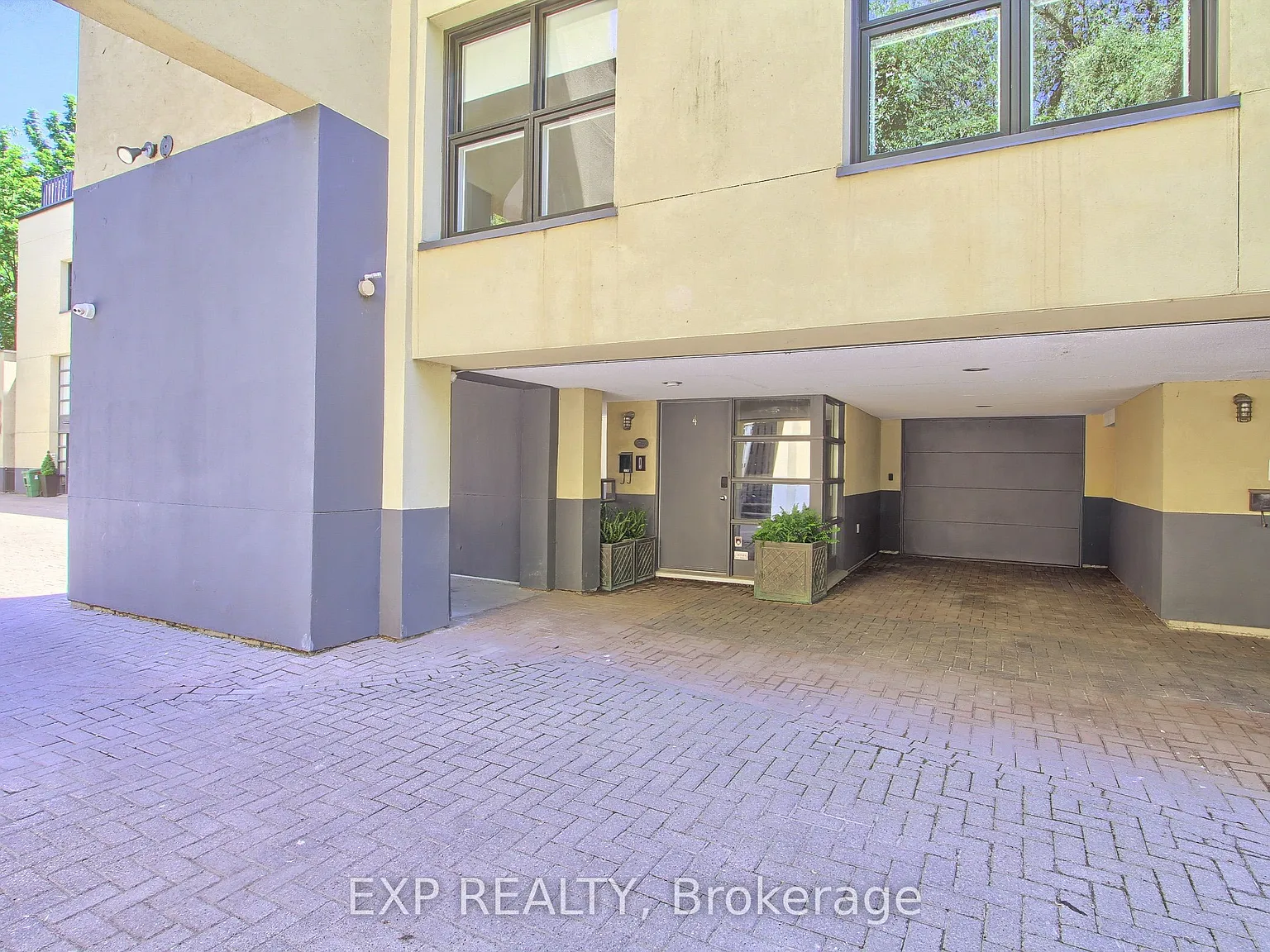 3 bed, $6,989 — Photo 2