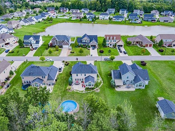 3rd image of 3437 Lakewood Dr