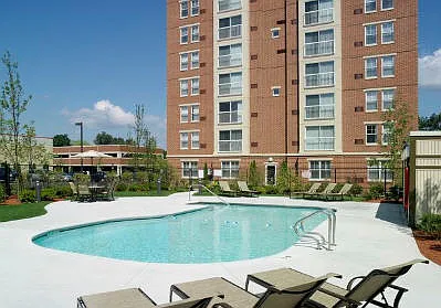 Cloverleaf Apartments — Photo 14
