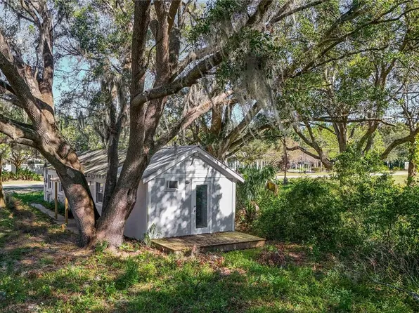 300 E Collins St, Umatilla, FL 32784