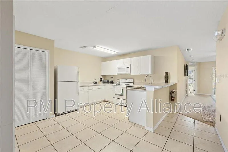 3 bed, 2.0 bath, 1202 sqft, $1,749 — Photo 3