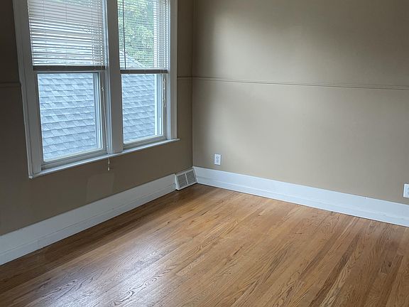 3rd image of 168 Bondie St #2