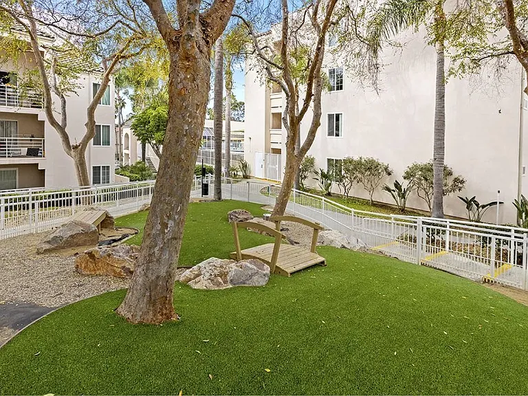 La Regencia Apartments — Photo 11