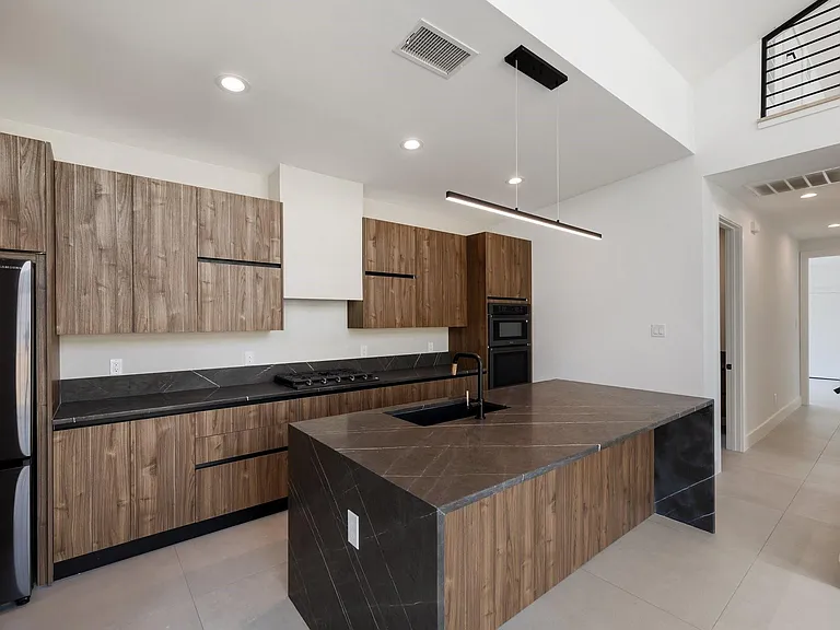 1502 Primrose St — Photo 13