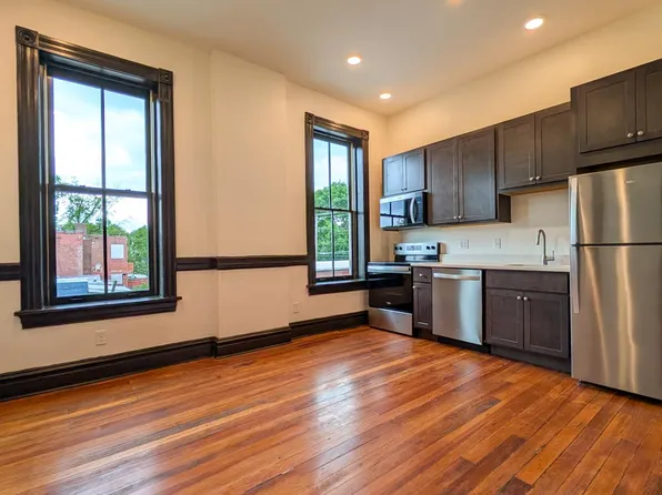 2831 Chippewa St, Saint Louis, MO 63118