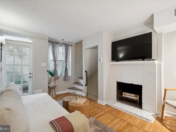 804 S 6th St APT C, Philadelphia, PA 19147
