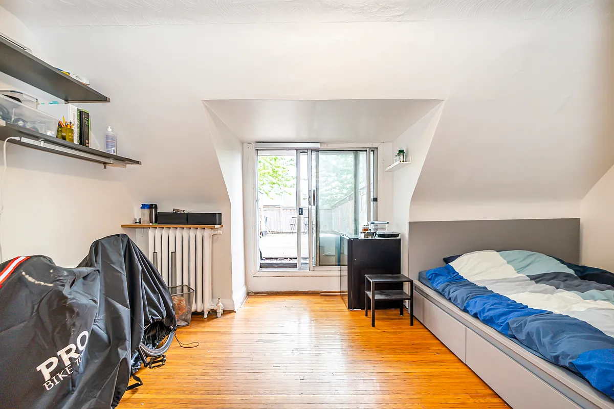 Building Photo - 150A Palmerston Ave #B