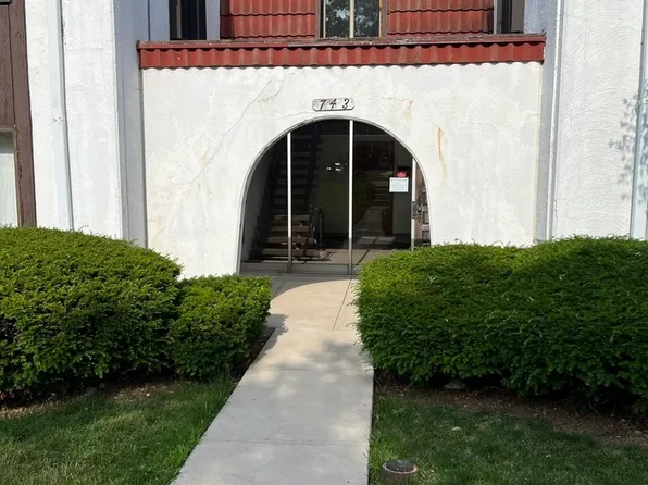 743 E Fullerton Ave APT 103, Glendale Heights, IL 60139