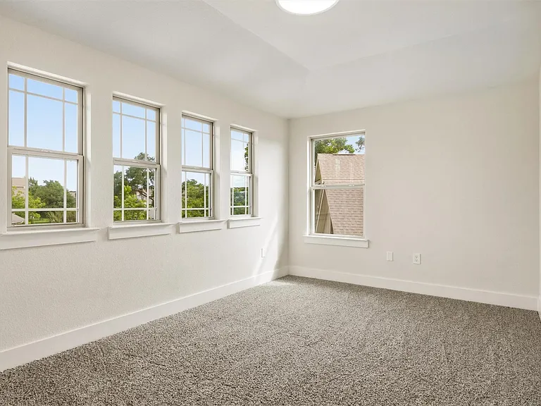 9507 McKnight Loop — Photo 32