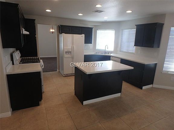 3rd image of 8421 Gillette St