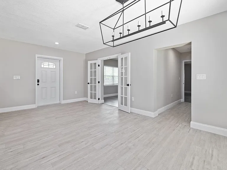 408 W Virginia Ave — Photo 10