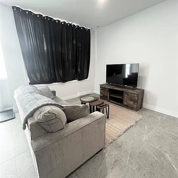 806 Ottawa St — Photo 4
