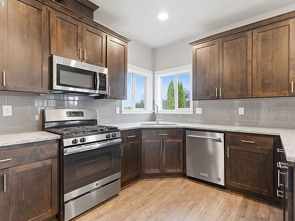 5th image of 3091 NE Hidden Meadow Dr