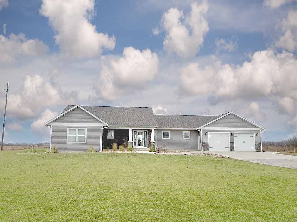 House + 5 country acres!