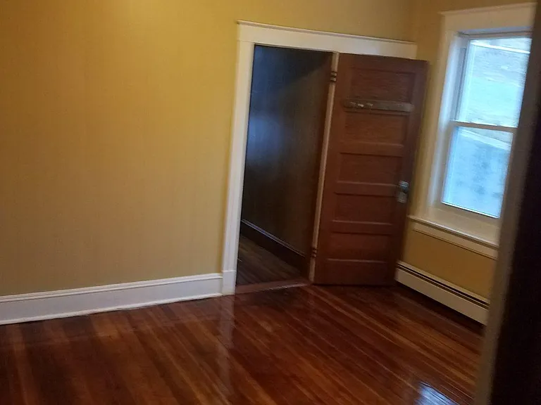 136 Booth St — Photo 3