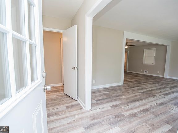 4th image of 375 Georgia Ave