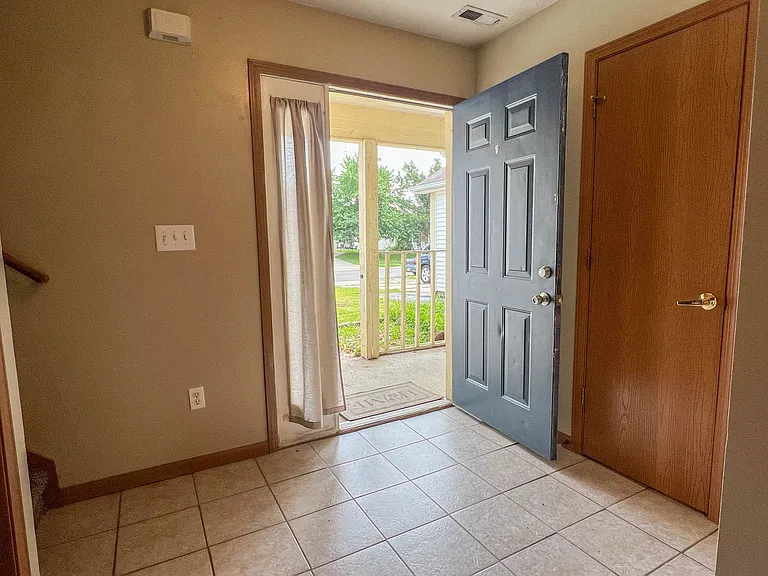 2119 Bridgewater Cir — Photo 8