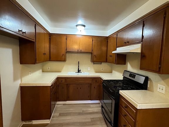 3rd image of 423 E Cedar Ave #D