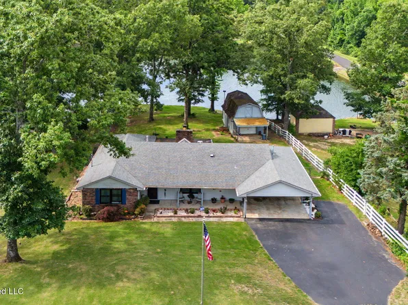 1463 Thunderbird Dr N, Hernando, MS 38632