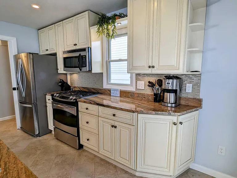 2302 Grand Central Ave #B — Photo 6
