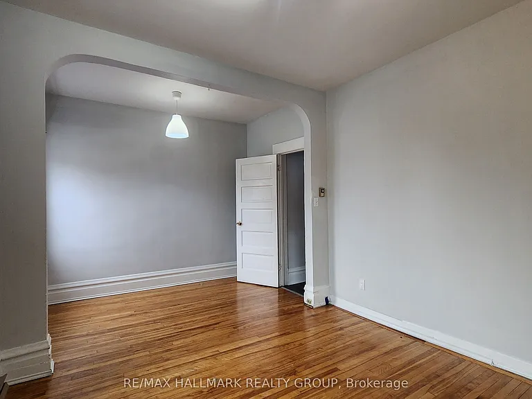 125 Glenora St #3 — Photo 10