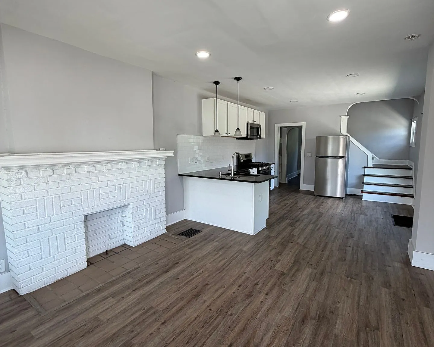 1249 Oakwood Avenue — Photo 2