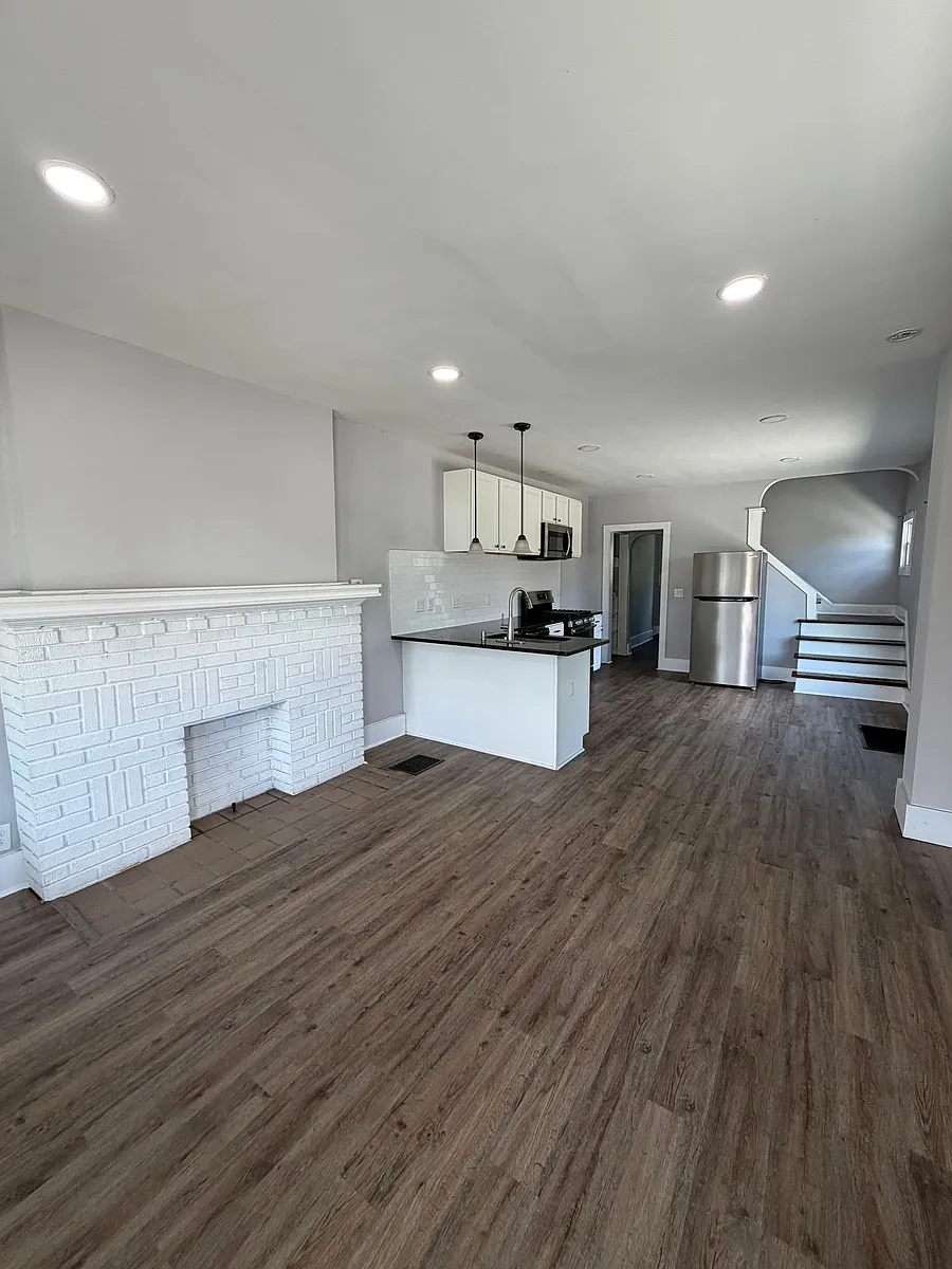 Building Photo - 1249 Oakwood Ave