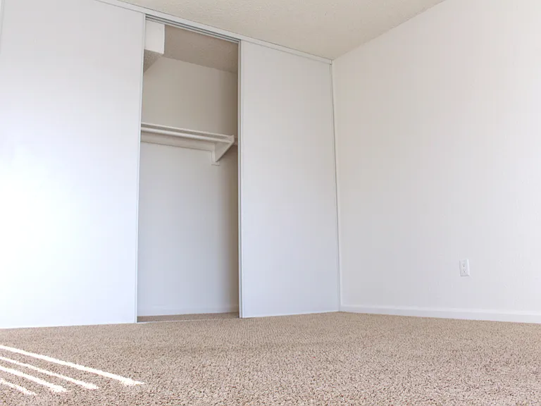 Hesperia Regency Apartments — Photo 41