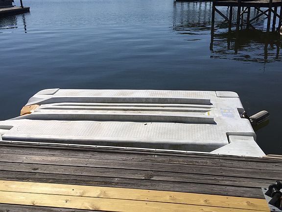 Floating dock jet dock 