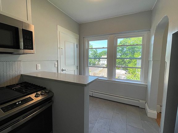 4th image of 233D Lafayette St #11