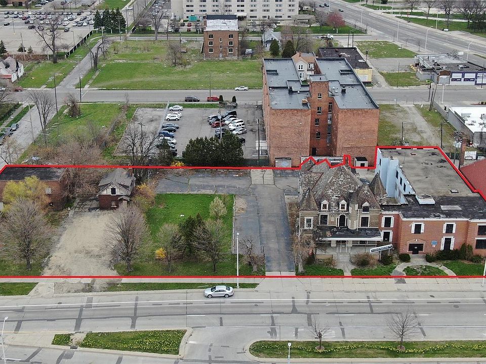 1st image of 130 E Grand Blvd