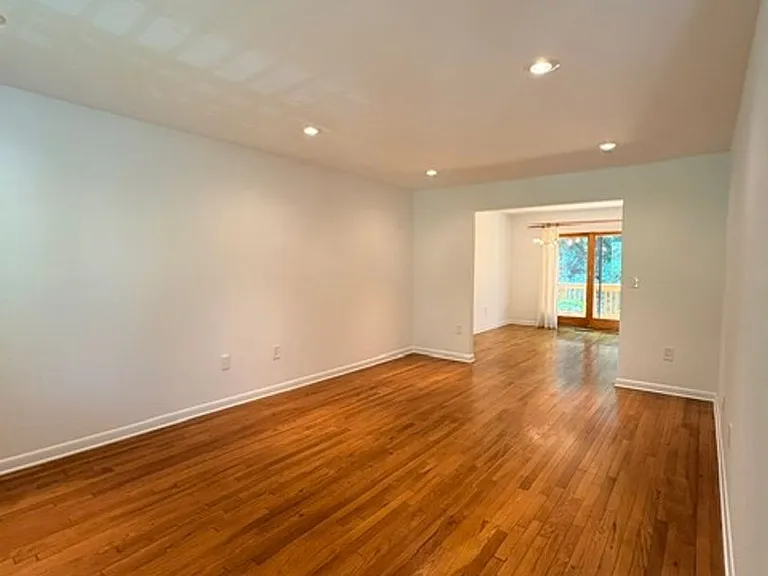 2071 Golf Course Dr — Photo 3