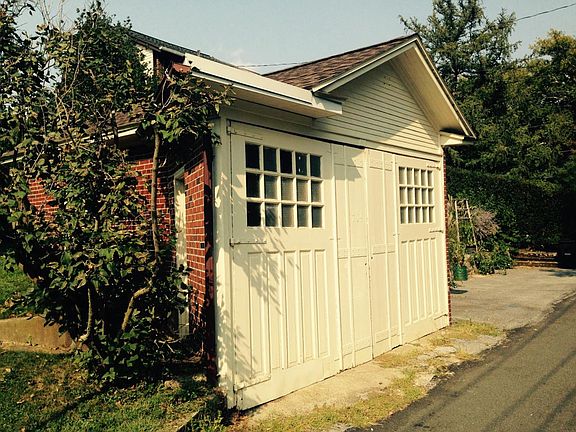 Detached Garage