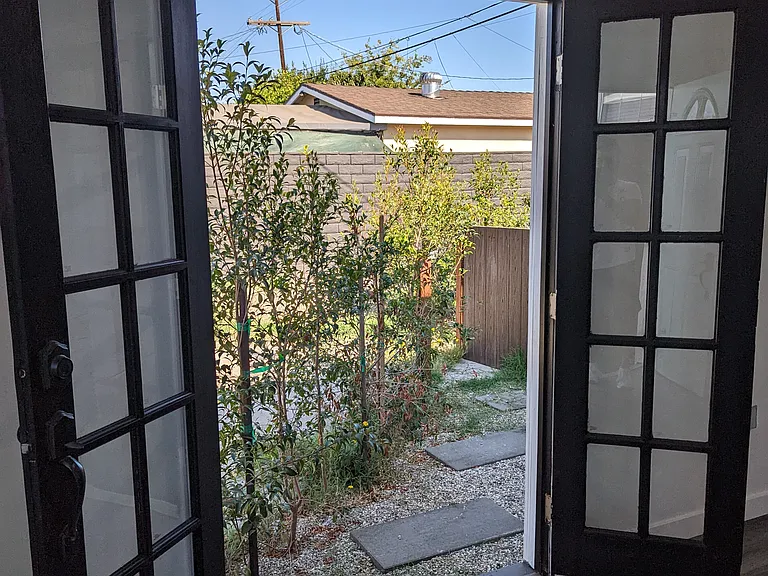 2615 1/2 Obama Blvd #2 — Photo 13