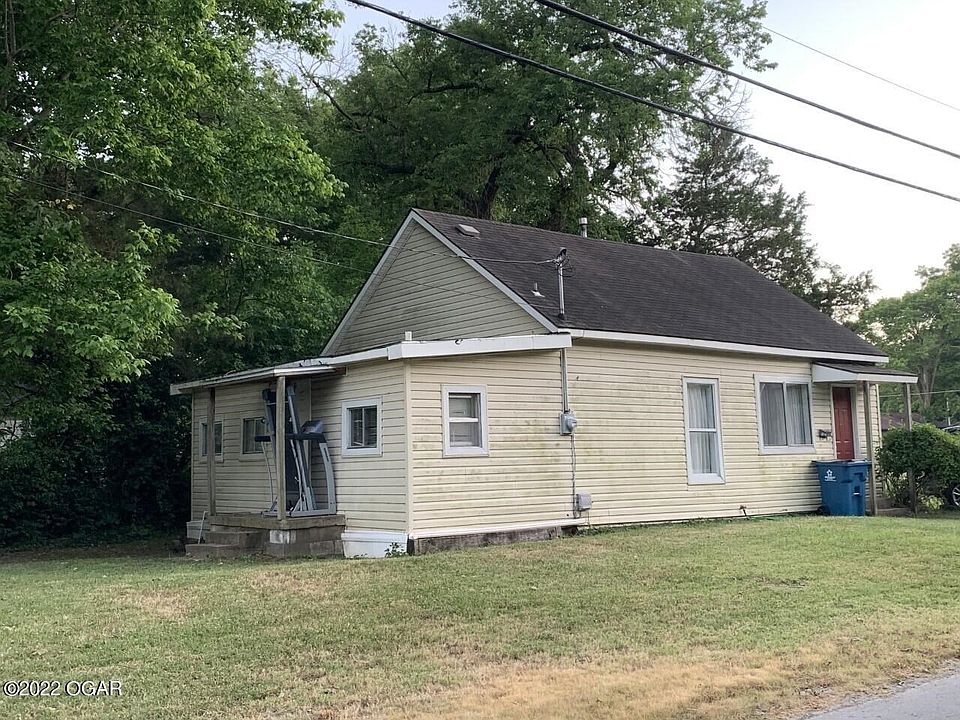 2nd image of 505 Adams St