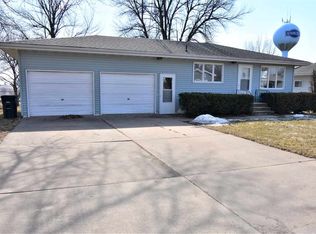 803 Gray St, Aplington, IA 50604