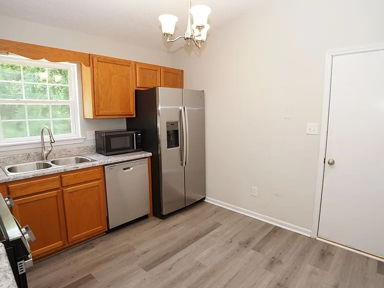 116 Howell Dr — Photo 8