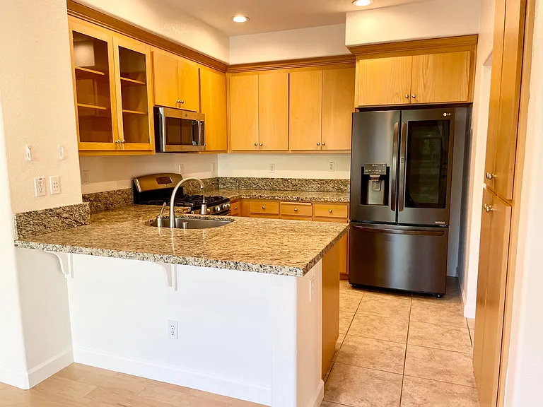 978 E Duane Ave #100 — Photo 4