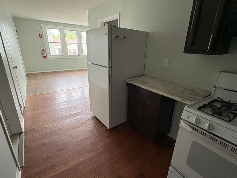 208 Main St #D — Photo 3