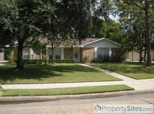111 Spruce St, Lake Jackson, TX 77566