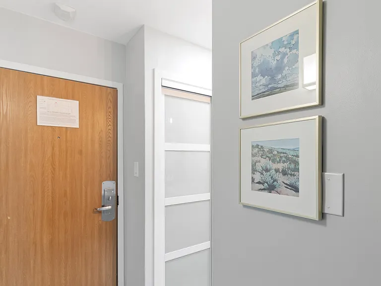 Bathroom / Entry