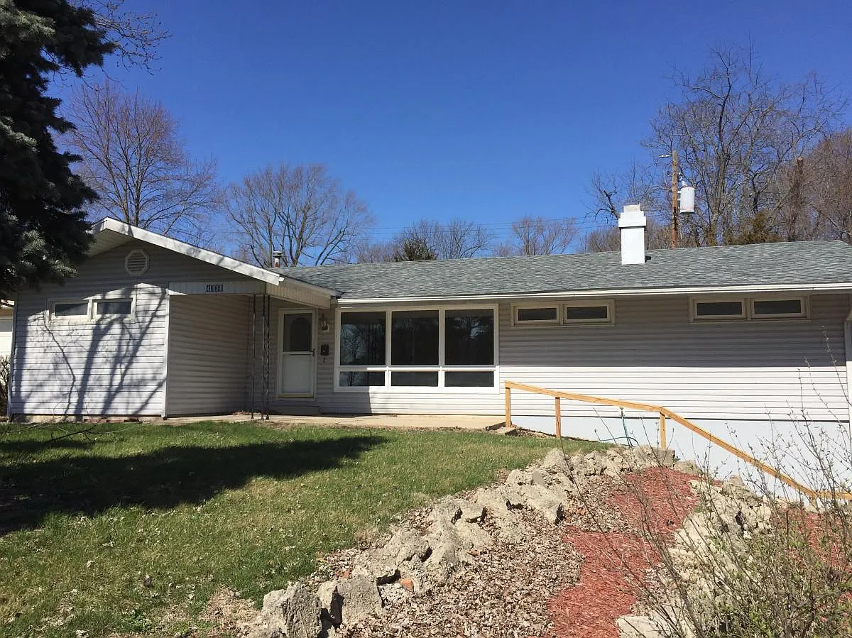3 bed, 2.5 bath, 1740 sqft, $1,750 — Photo 1