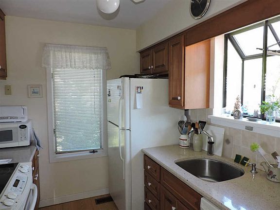 4th image of 10 Genoa Ct #10