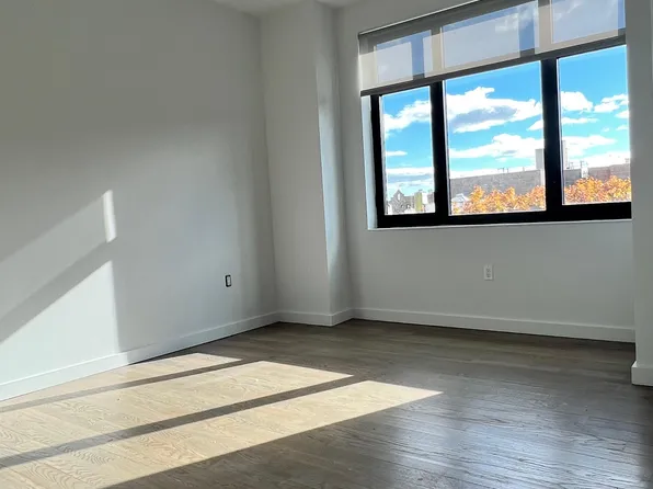 125 Parkside Avenue image 6 of 30