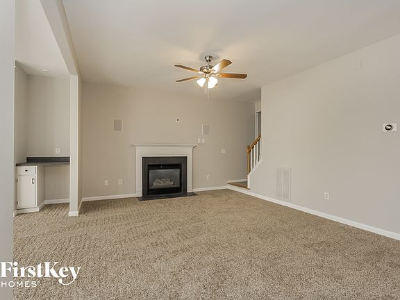 3rd image of 113 Fox Den Cir