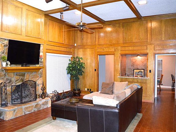 3rd image of 906 Kingsbury Ct